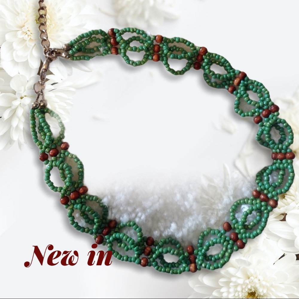 ❤️❤️❤️BOHO Crystal & Wood Bead Choker NL